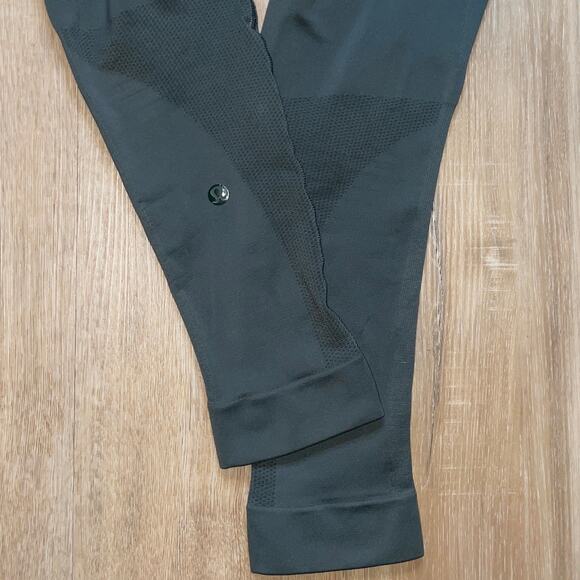 Lululemon Zone In Crop Athletic Compression Legging - Picture 10 of 16